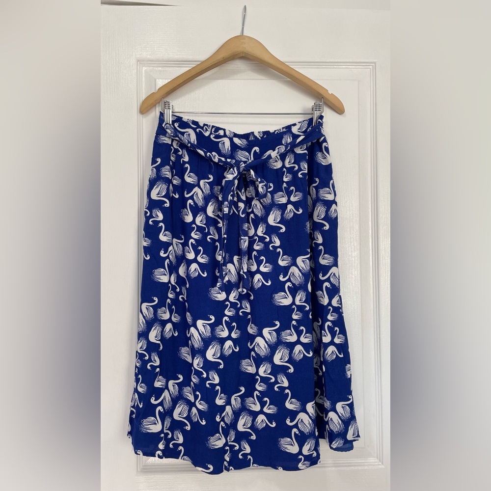 Blue Swan Print Tie-Waist Midi Skirt